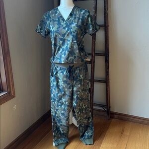 Figs Camouflage Scrub Set - Green and Brown